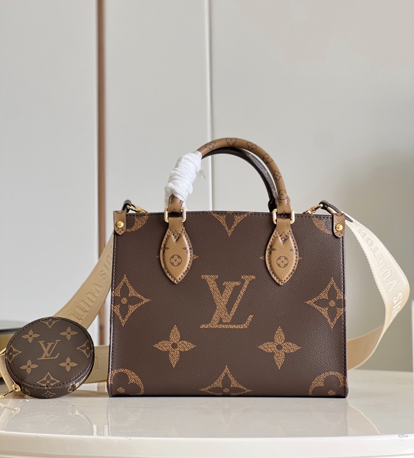 Louis Vuitton OnTheGo BB Monogram Giant Reverse Tote Bag - 图片 2