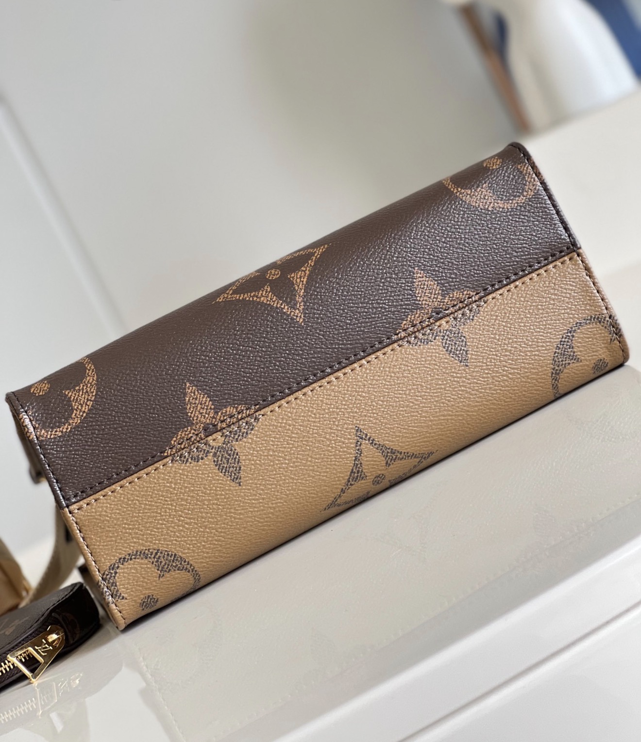 Louis Vuitton OnTheGo BB Monogram Giant Reverse Tote Bag - 图片 7