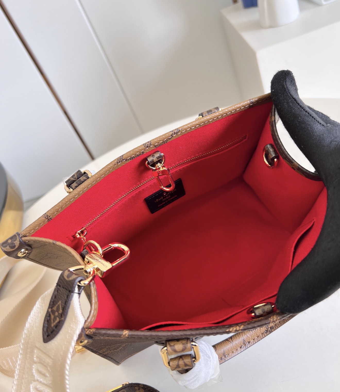 Louis Vuitton OnTheGo BB Monogram Giant Reverse Tote Bag - 图片 9