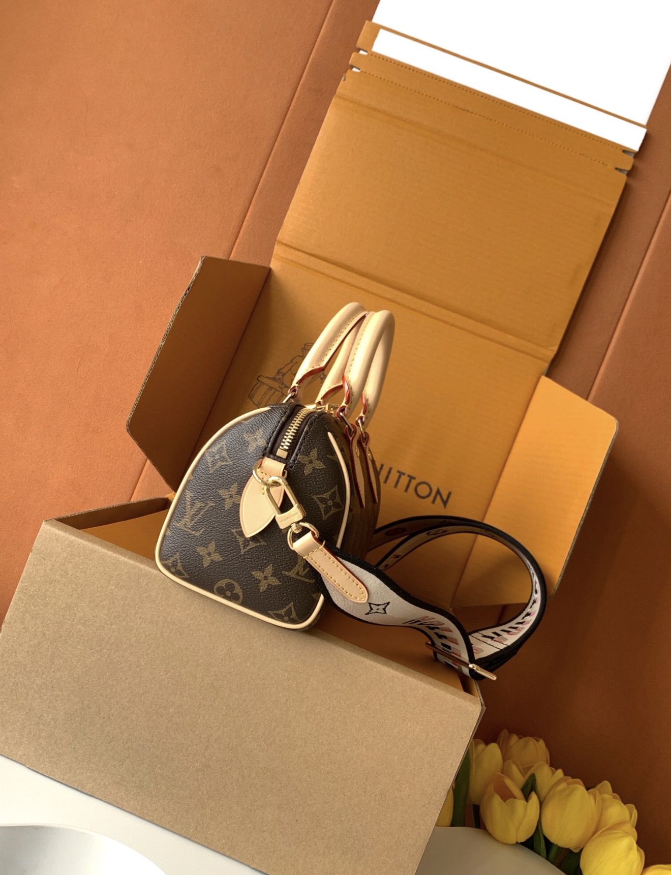 Louis Vuitton Speedy Bandoulière 20 Monogram Canvas Handbag with Embroidered Strap - 图片 2