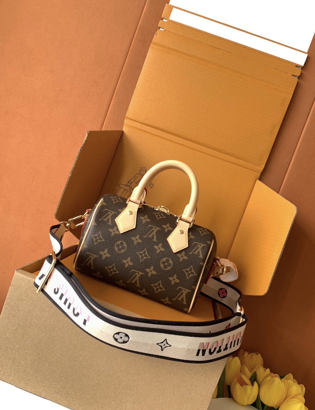 Louis Vuitton Speedy Bandoulière 20 Monogram Canvas Handbag with Embroidered Strap - 图片 3