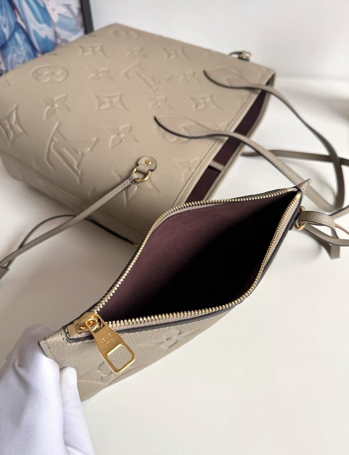 Louis Vuitton Neverfull MM Monogram Empreinte Leather Tote Bag - 图片 4