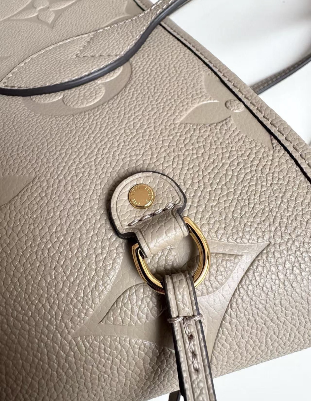 Louis Vuitton Neverfull MM Monogram Empreinte Leather Tote Bag - 图片 5